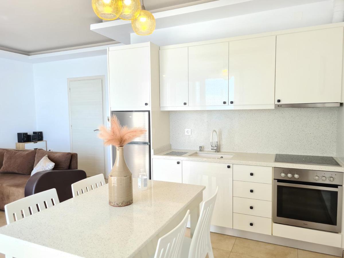 Bella Mare Luxury Apartments Каламаки Екстериор снимка