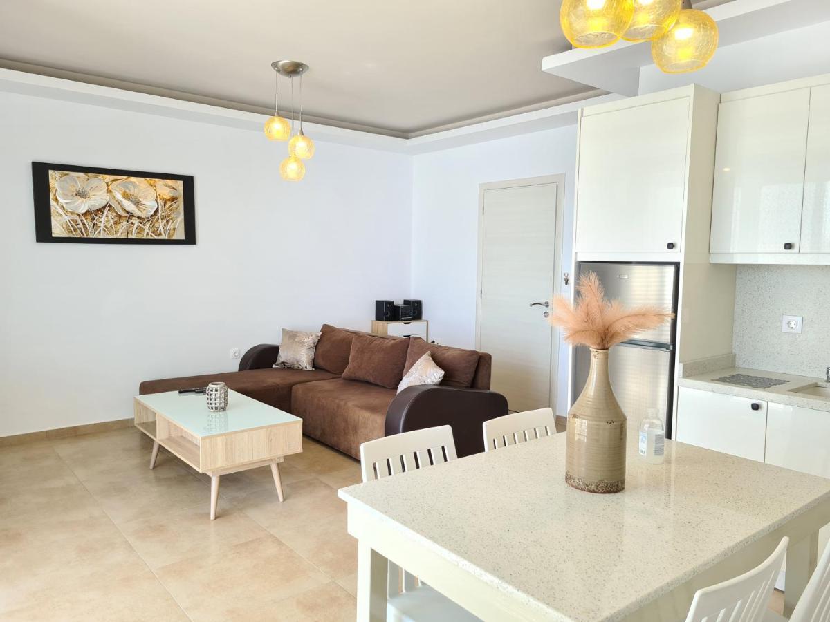 Bella Mare Luxury Apartments Каламаки Екстериор снимка