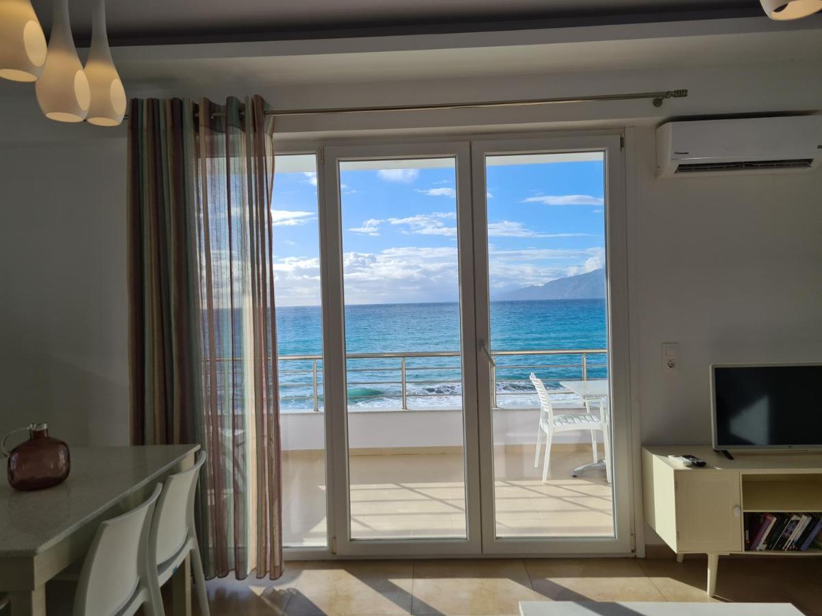 Bella Mare Luxury Apartments Каламаки Екстериор снимка