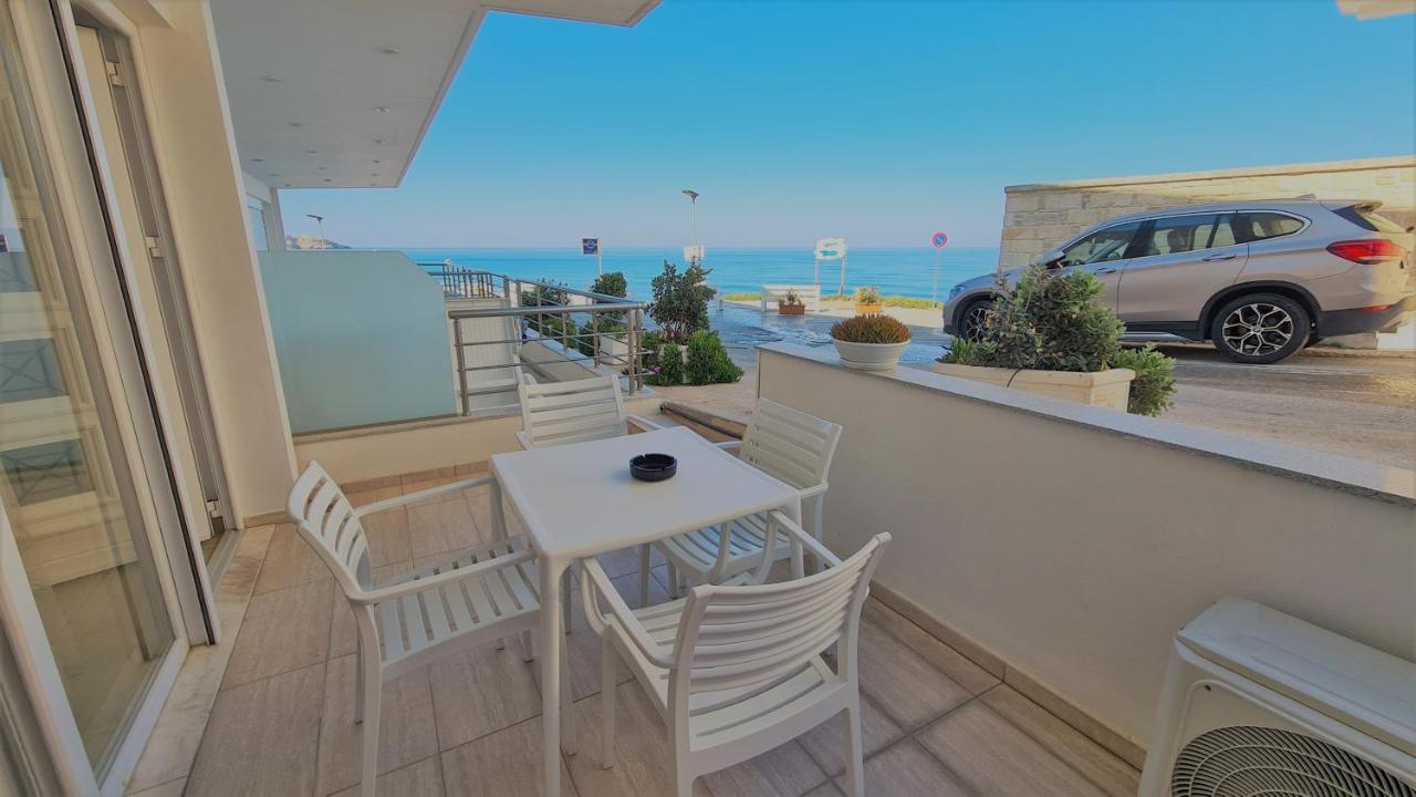 Bella Mare Luxury Apartments Каламаки Екстериор снимка
