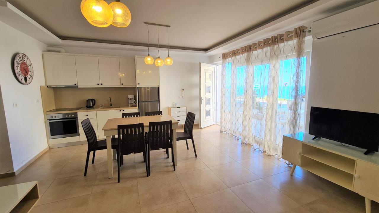 Bella Mare Luxury Apartments Каламаки Екстериор снимка