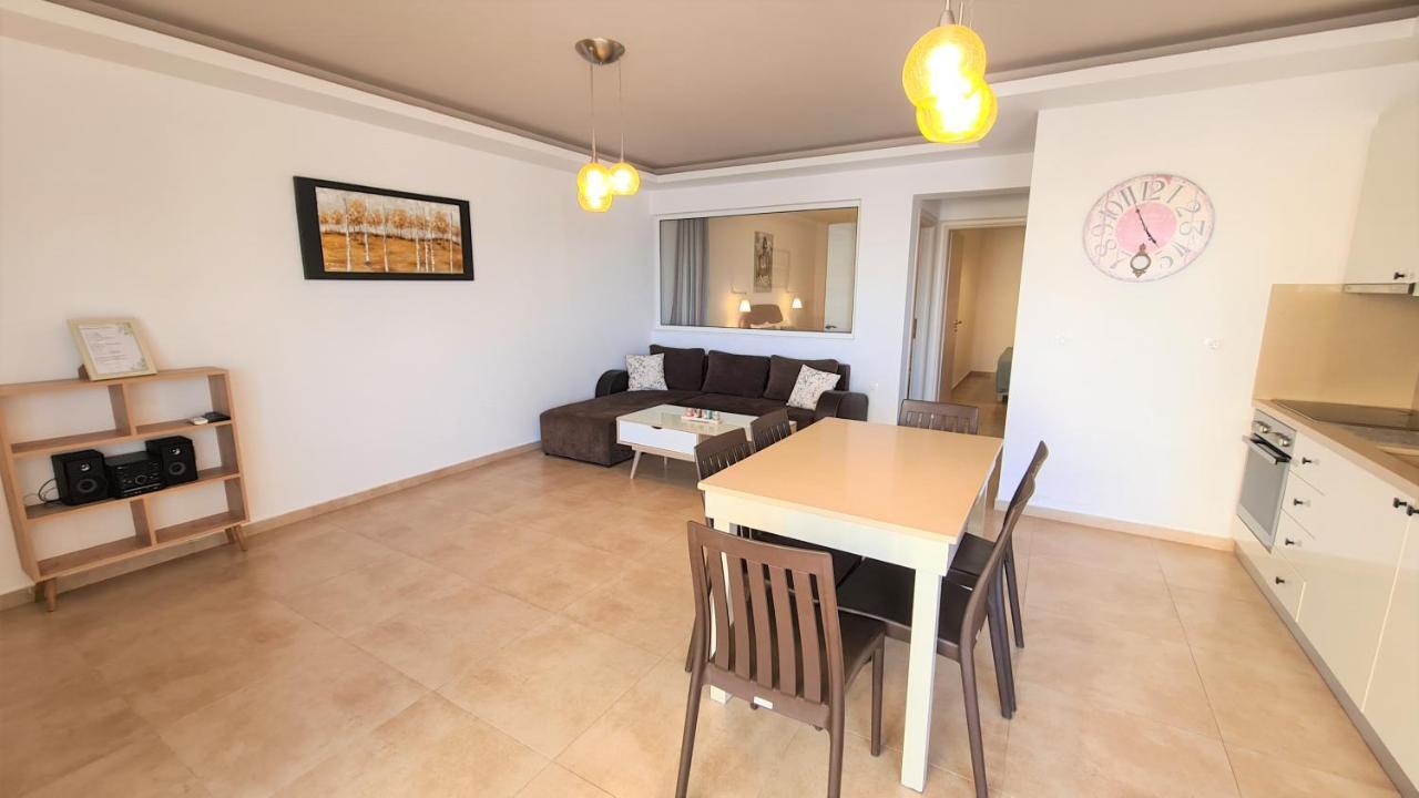 Bella Mare Luxury Apartments Каламаки Екстериор снимка