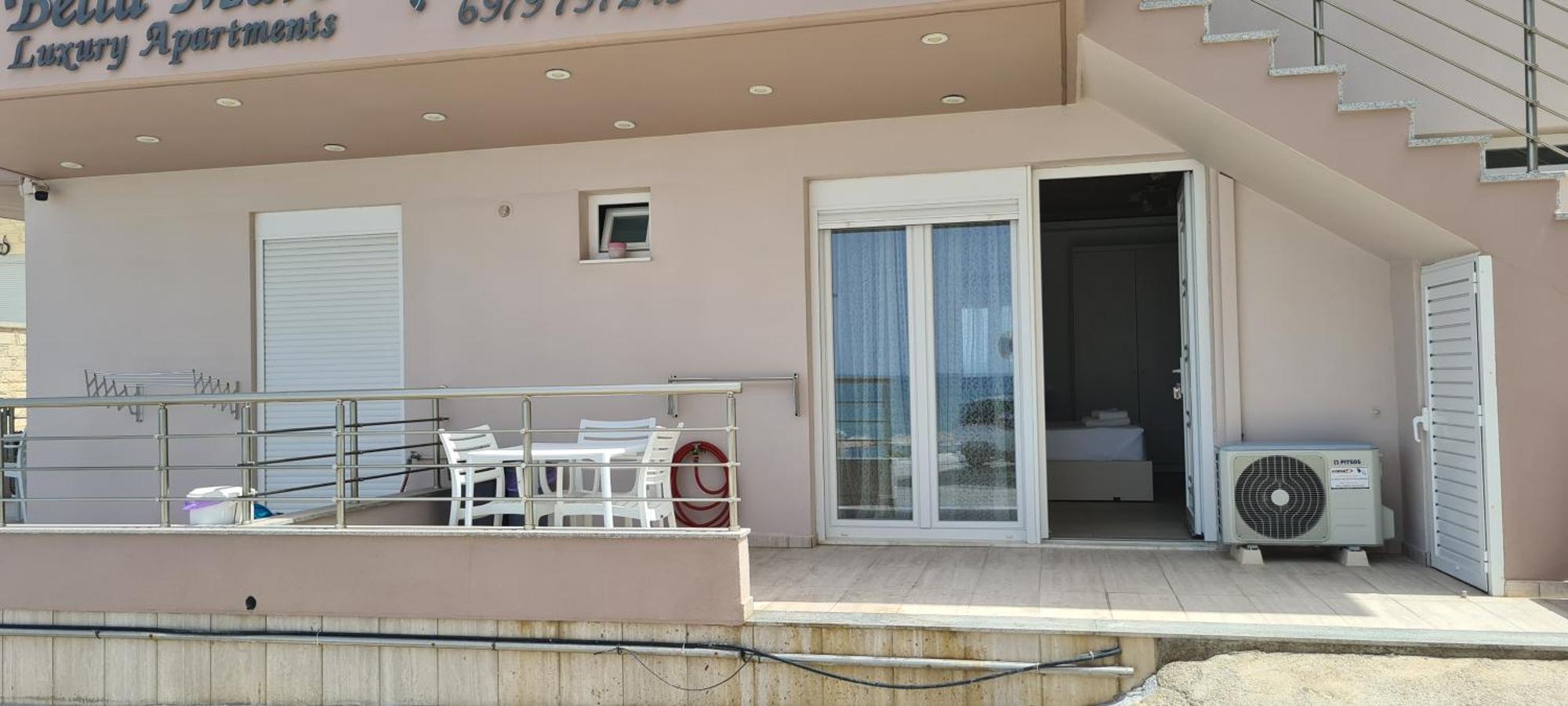 Bella Mare Luxury Apartments Каламаки Екстериор снимка
