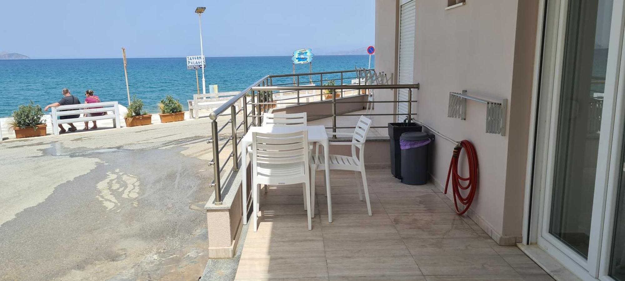 Bella Mare Luxury Apartments Каламаки Екстериор снимка