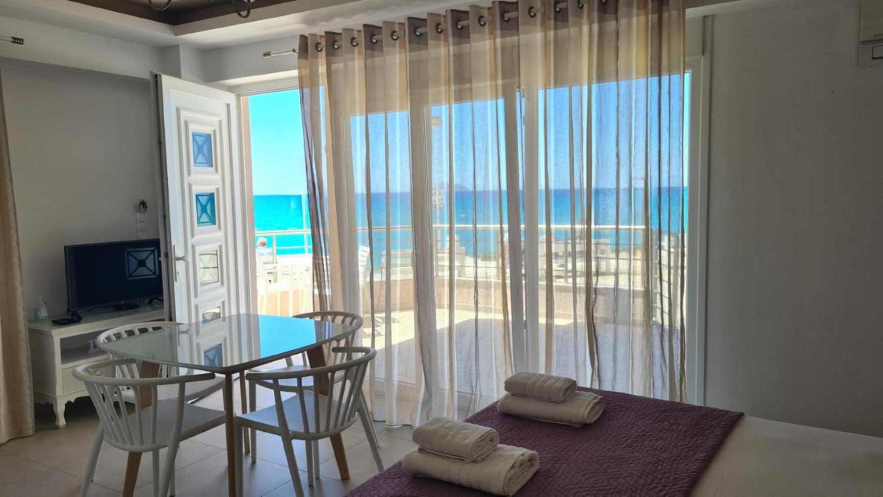 Bella Mare Luxury Apartments Каламаки Екстериор снимка