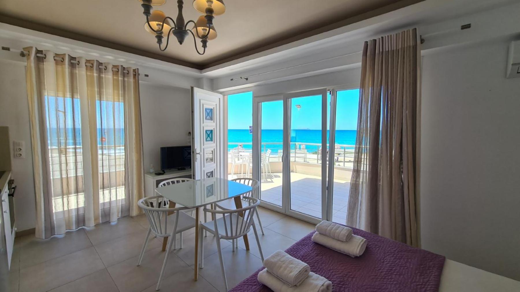 Bella Mare Luxury Apartments Каламаки Екстериор снимка
