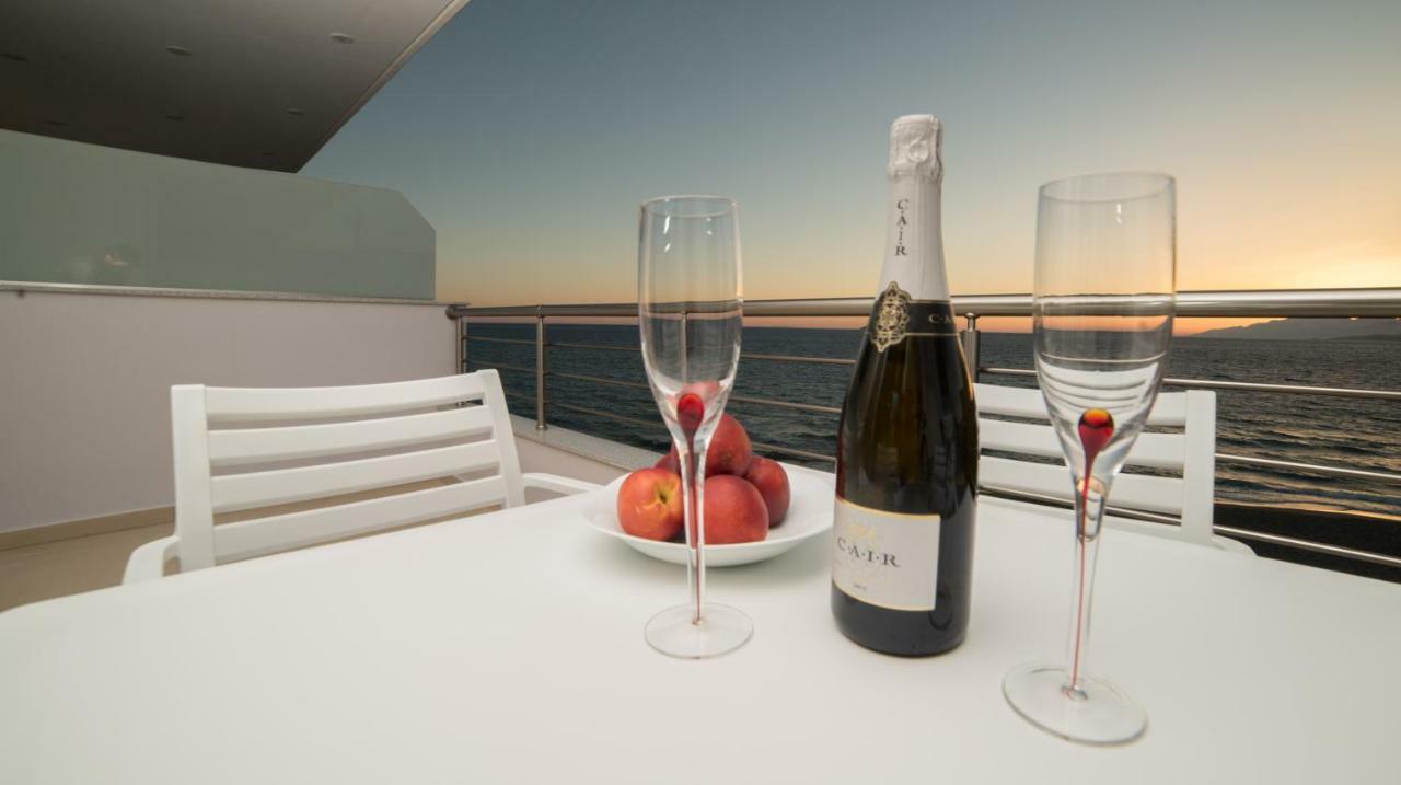 Bella Mare Luxury Apartments Каламаки Екстериор снимка