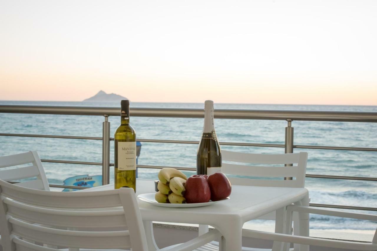 Bella Mare Luxury Apartments Каламаки Екстериор снимка