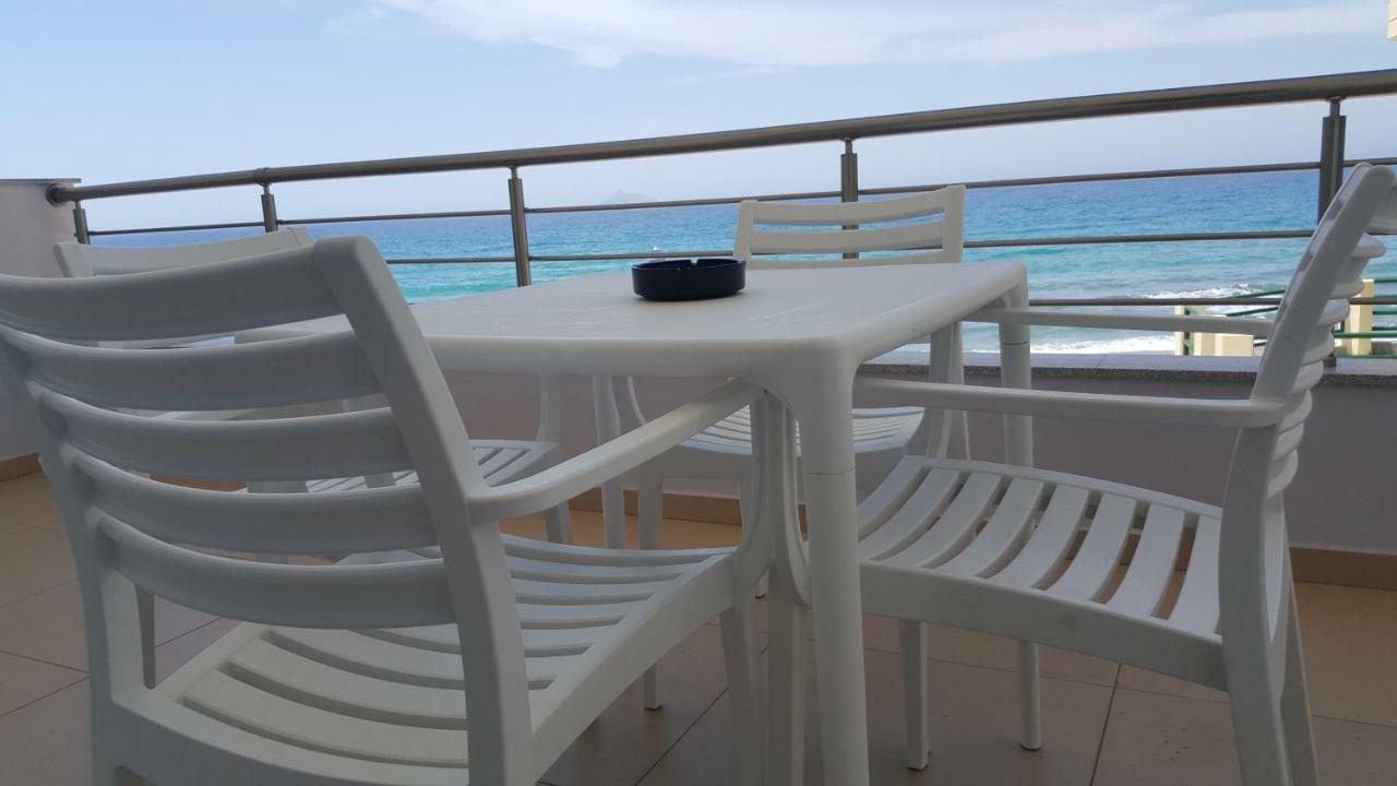 Bella Mare Luxury Apartments Каламаки Екстериор снимка