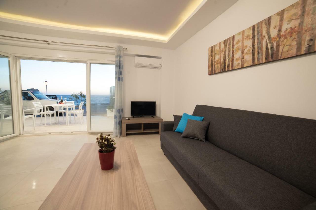 Bella Mare Luxury Apartments Каламаки Екстериор снимка