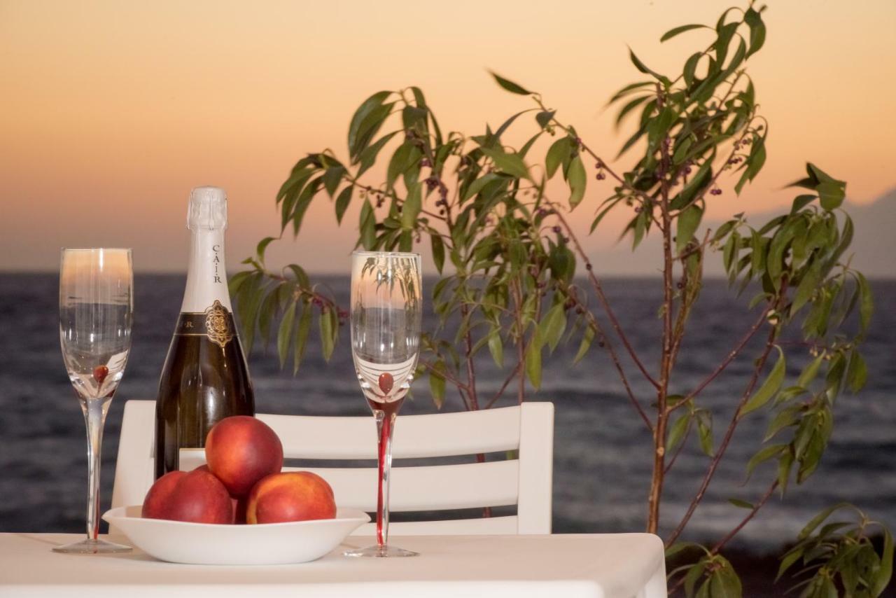 Bella Mare Luxury Apartments Каламаки Екстериор снимка